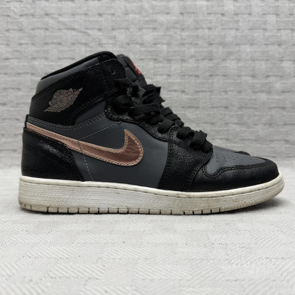 Nike Airโ Jordan 1 Retro High Black Metallic GS Youth 4.5y 705300-006
